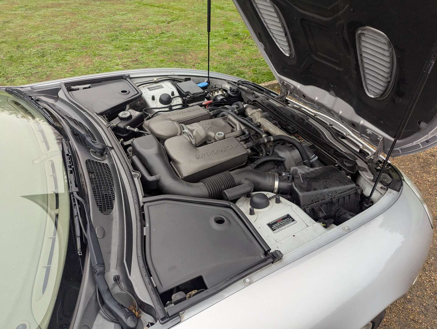 <p>2001 JAGUAR XKR 4.0 AUTO</p>