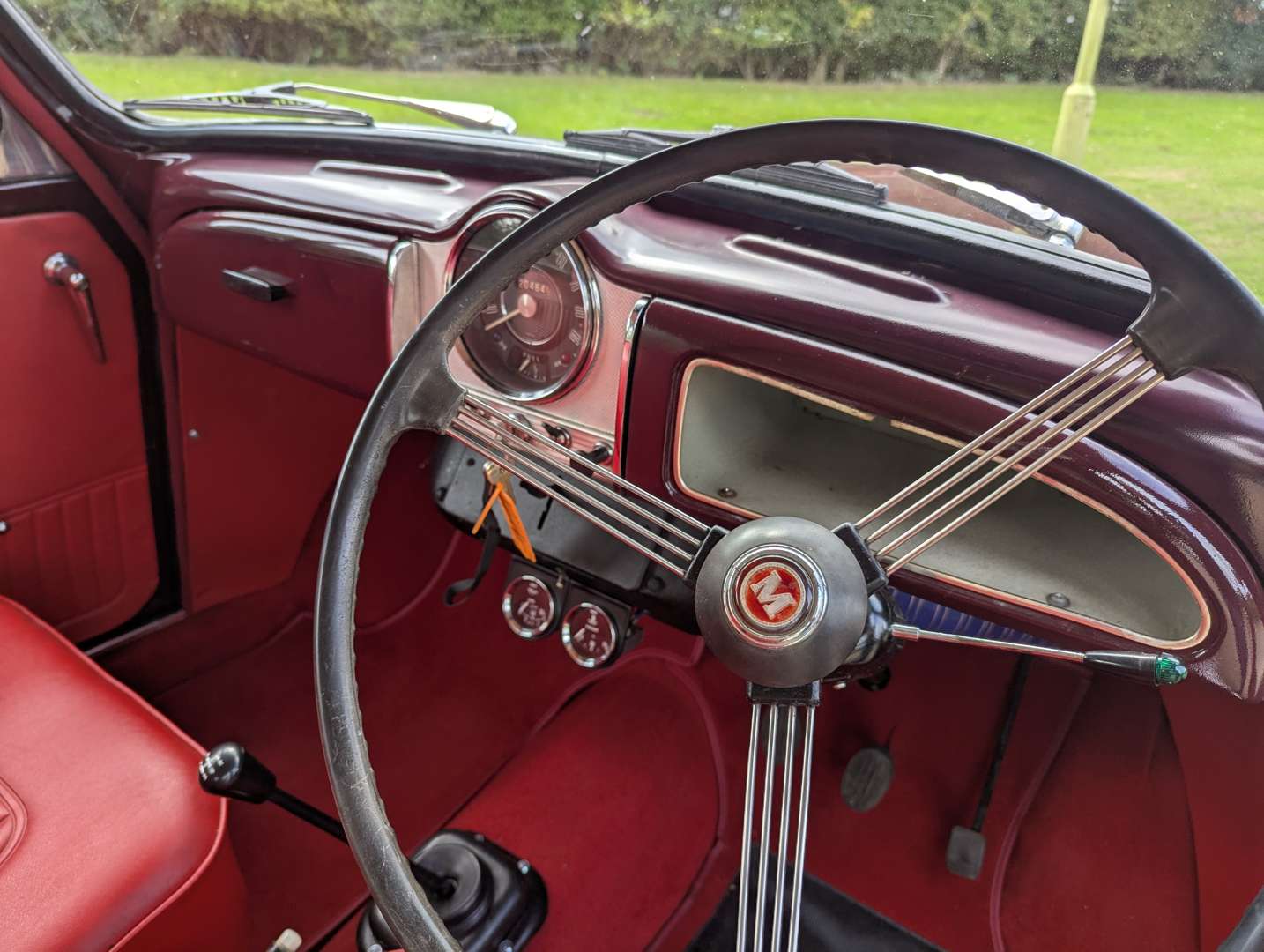 <p>1970 MORRIS MINOR TRAVELLER</p>