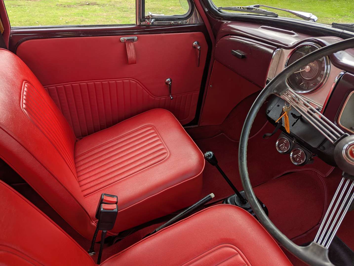 <p>1970 MORRIS MINOR TRAVELLER</p>