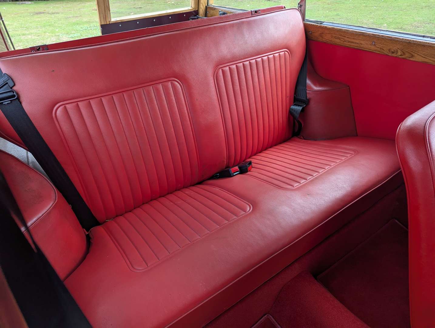 <p>1970 MORRIS MINOR TRAVELLER</p>