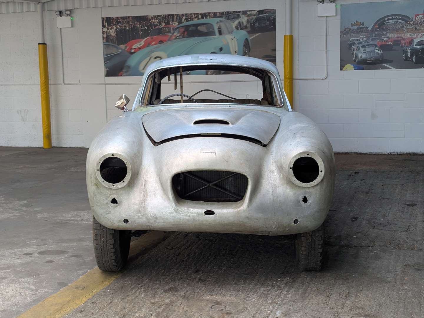 <p>1957 BRISTOL 405 SALOON SHELL</p>