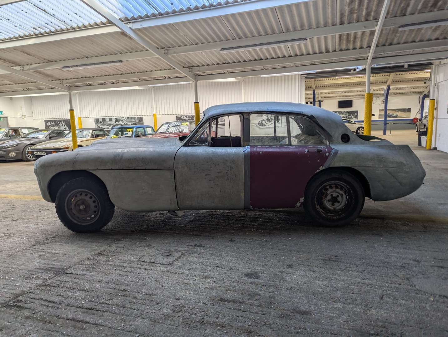 <p>1957 BRISTOL 405 SALOON SHELL</p>