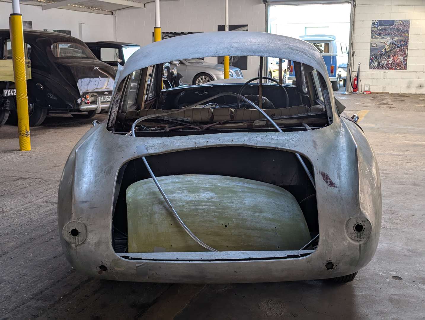 <p>1957 BRISTOL 405 SALOON SHELL</p>