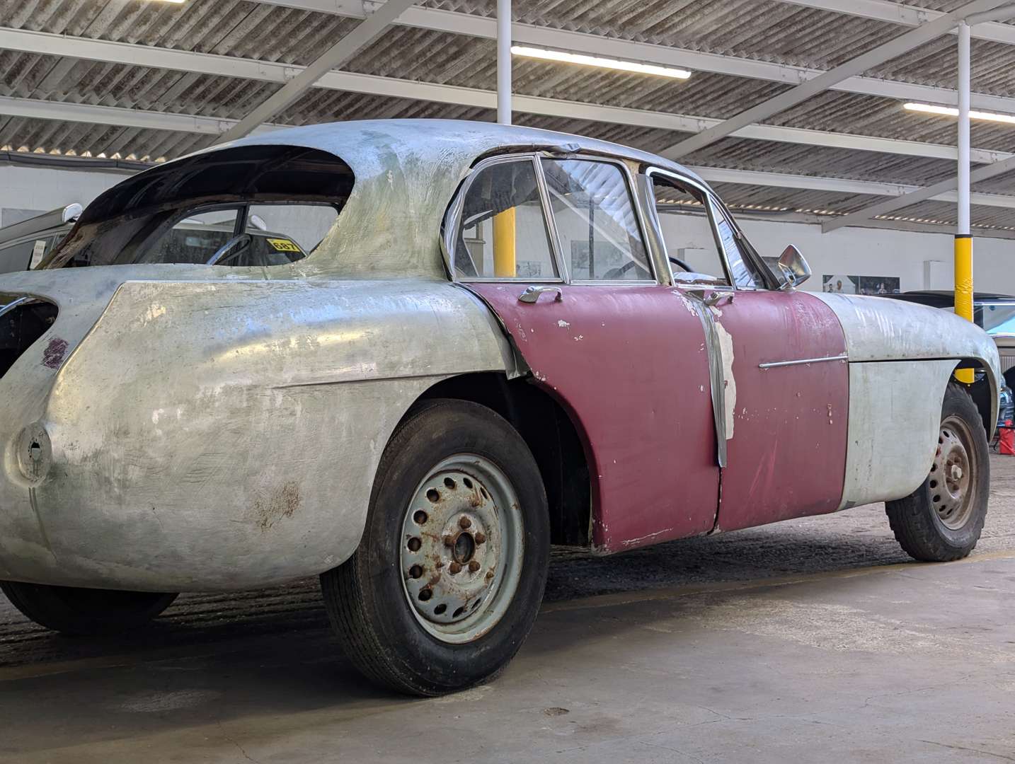 <p>1957 BRISTOL 405 SALOON SHELL</p>