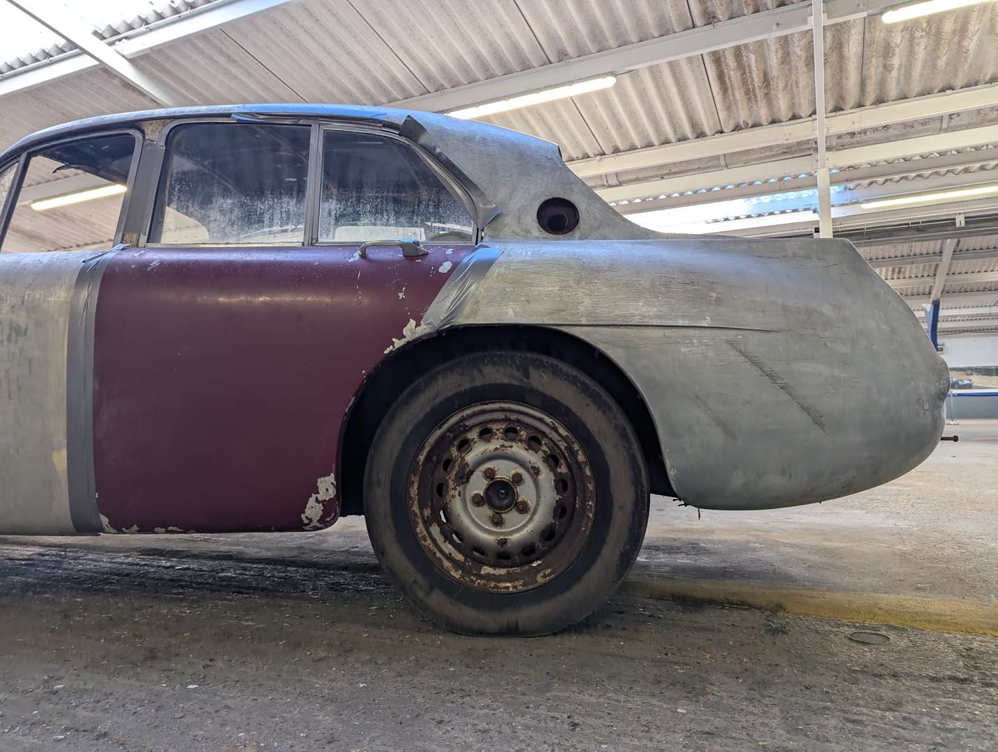 <p>1957 BRISTOL 405 SALOON SHELL</p>
