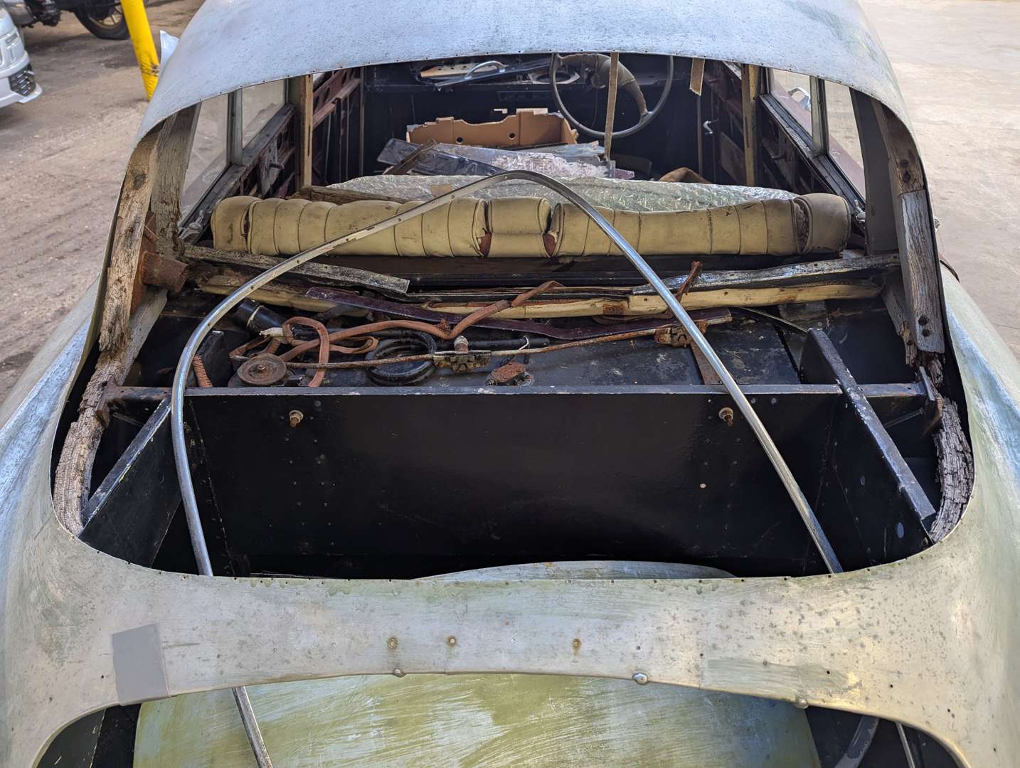 <p>1957 BRISTOL 405 SALOON SHELL</p>