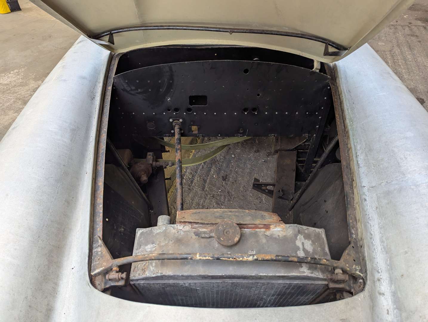 <p>1957 BRISTOL 405 SALOON SHELL</p>