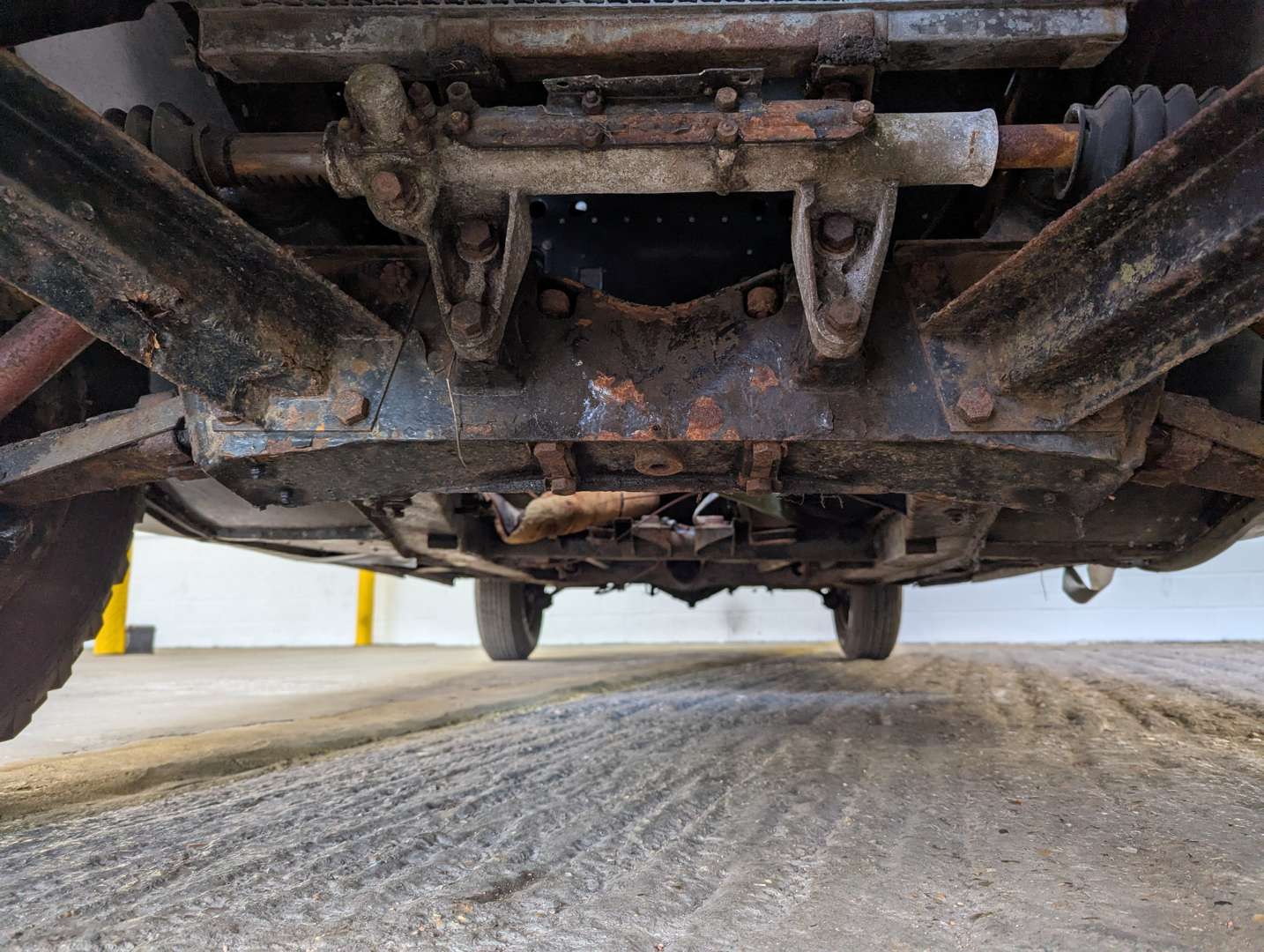 <p>1957 BRISTOL 405 SALOON SHELL</p>