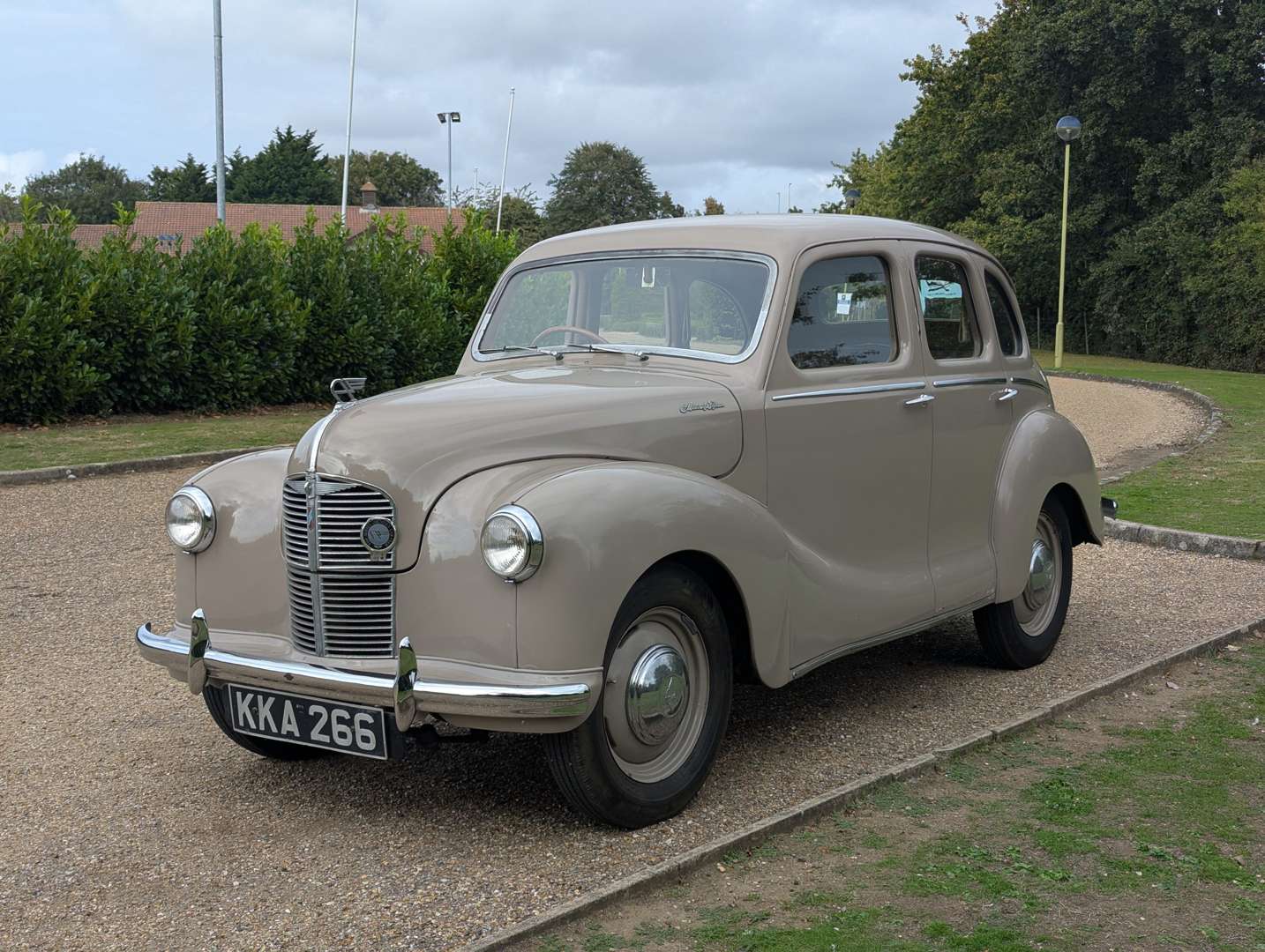 <p>1948 AUSTIN A40 DEVON</p>