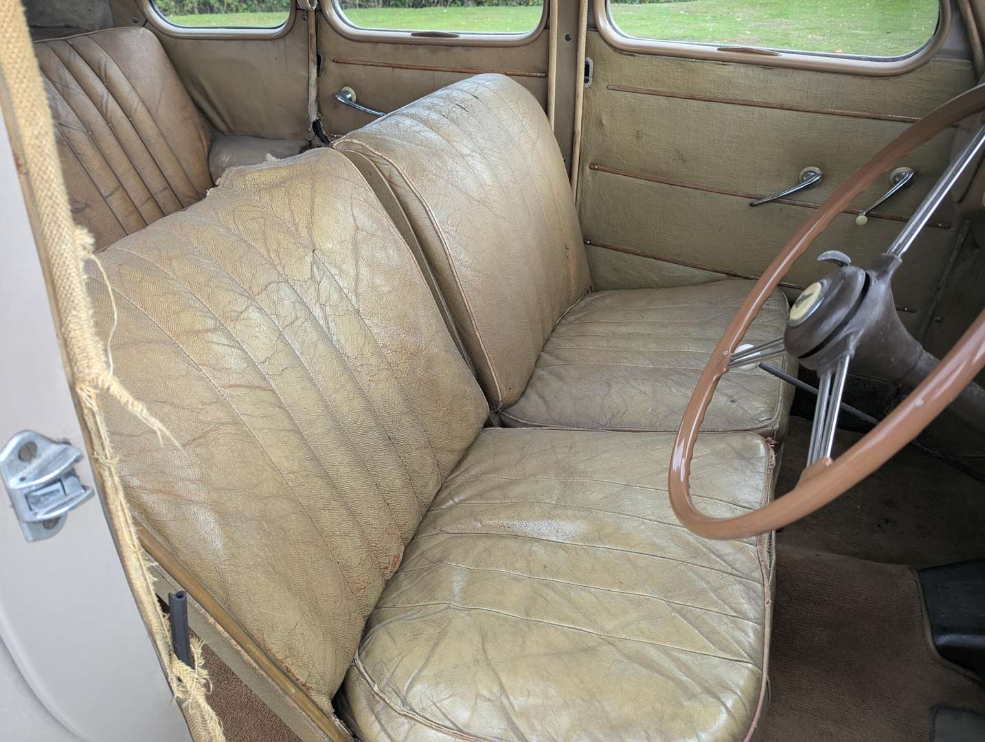 <p>1948 AUSTIN A40 DEVON</p>