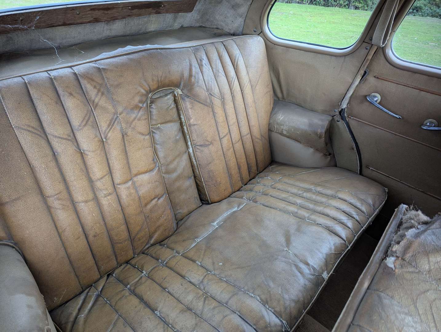 <p>1948 AUSTIN A40 DEVON</p>