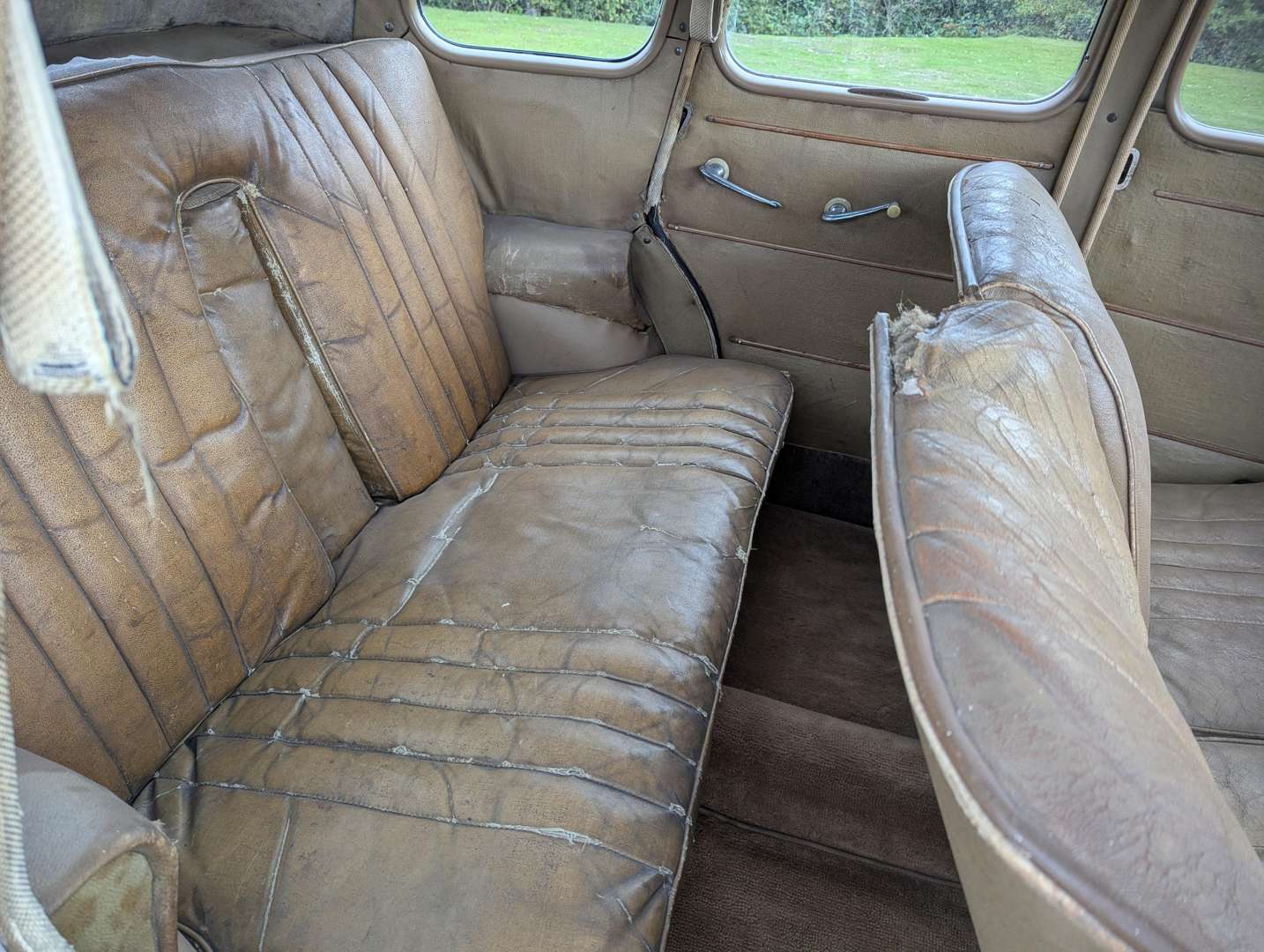 <p>1948 AUSTIN A40 DEVON</p>