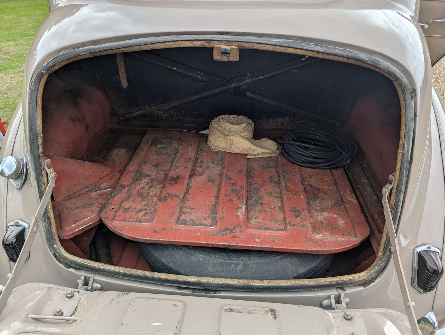 <p>1948 AUSTIN A40 DEVON</p>