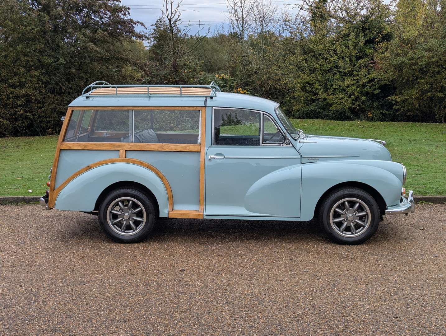 <p>1971 MORRIS MINOR 1000 TRAVELLER</p>