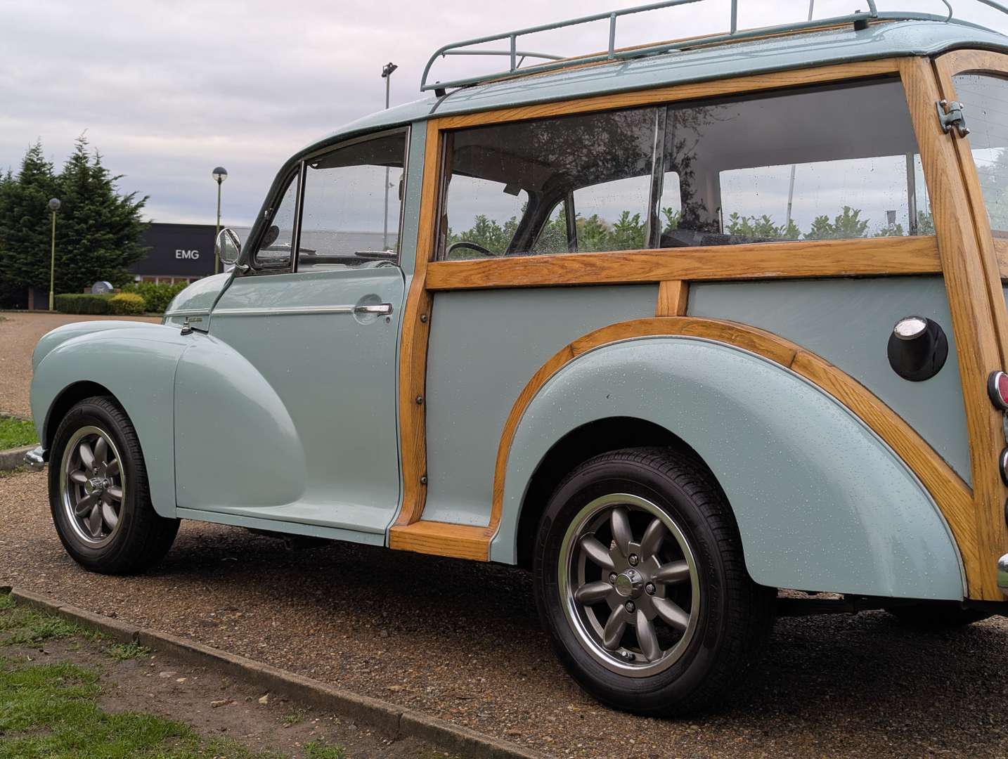 <p>1971 MORRIS MINOR 1000 TRAVELLER</p>