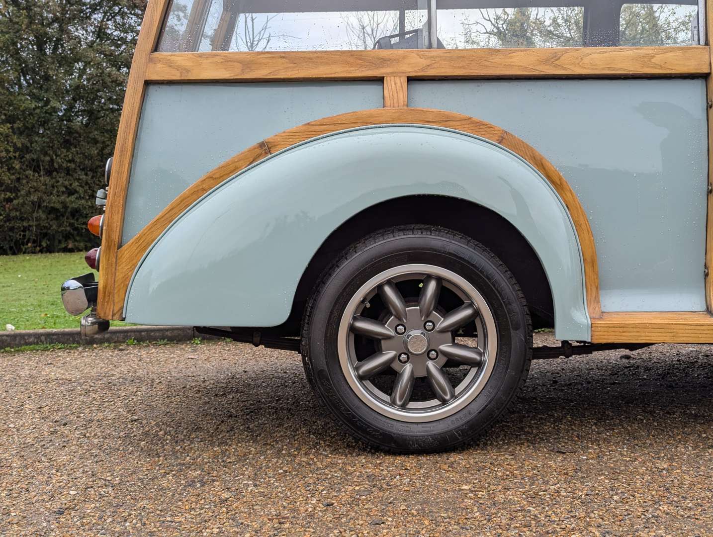 <p>1971 MORRIS MINOR 1000 TRAVELLER</p>