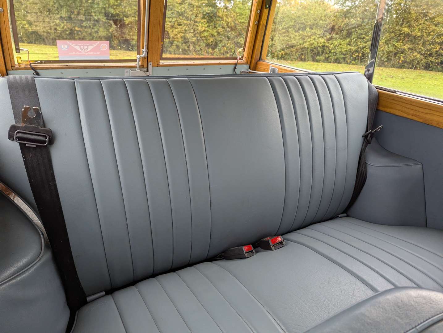 <p>1971 MORRIS MINOR 1000 TRAVELLER</p>