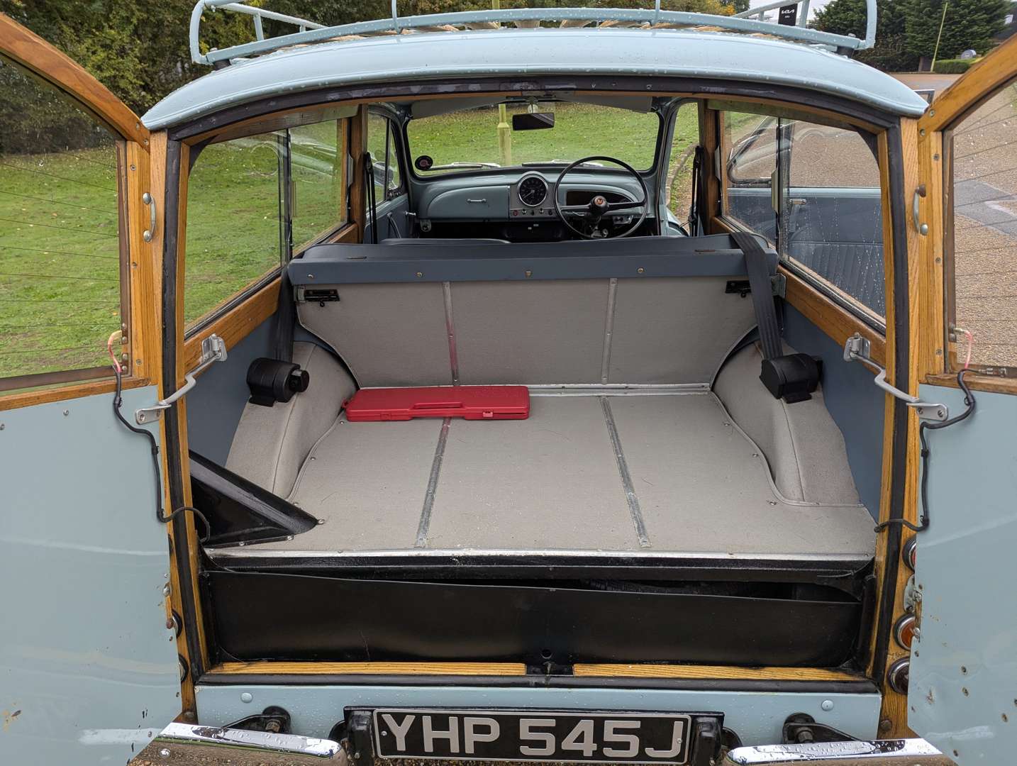 <p>1971 MORRIS MINOR 1000 TRAVELLER</p>