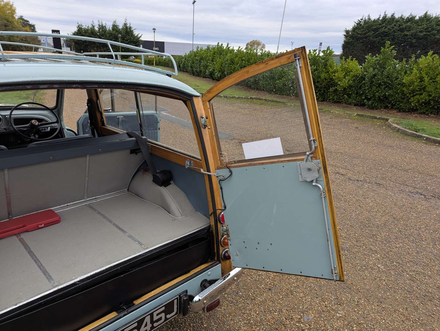 <p>1971 MORRIS MINOR 1000 TRAVELLER</p>