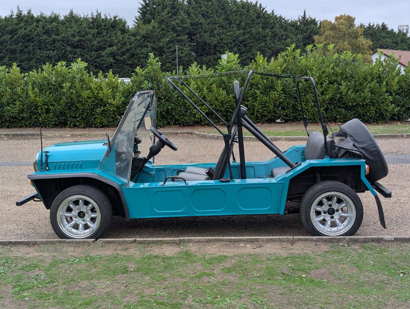 <p>1972 MORRIS MINI MOKE</p>