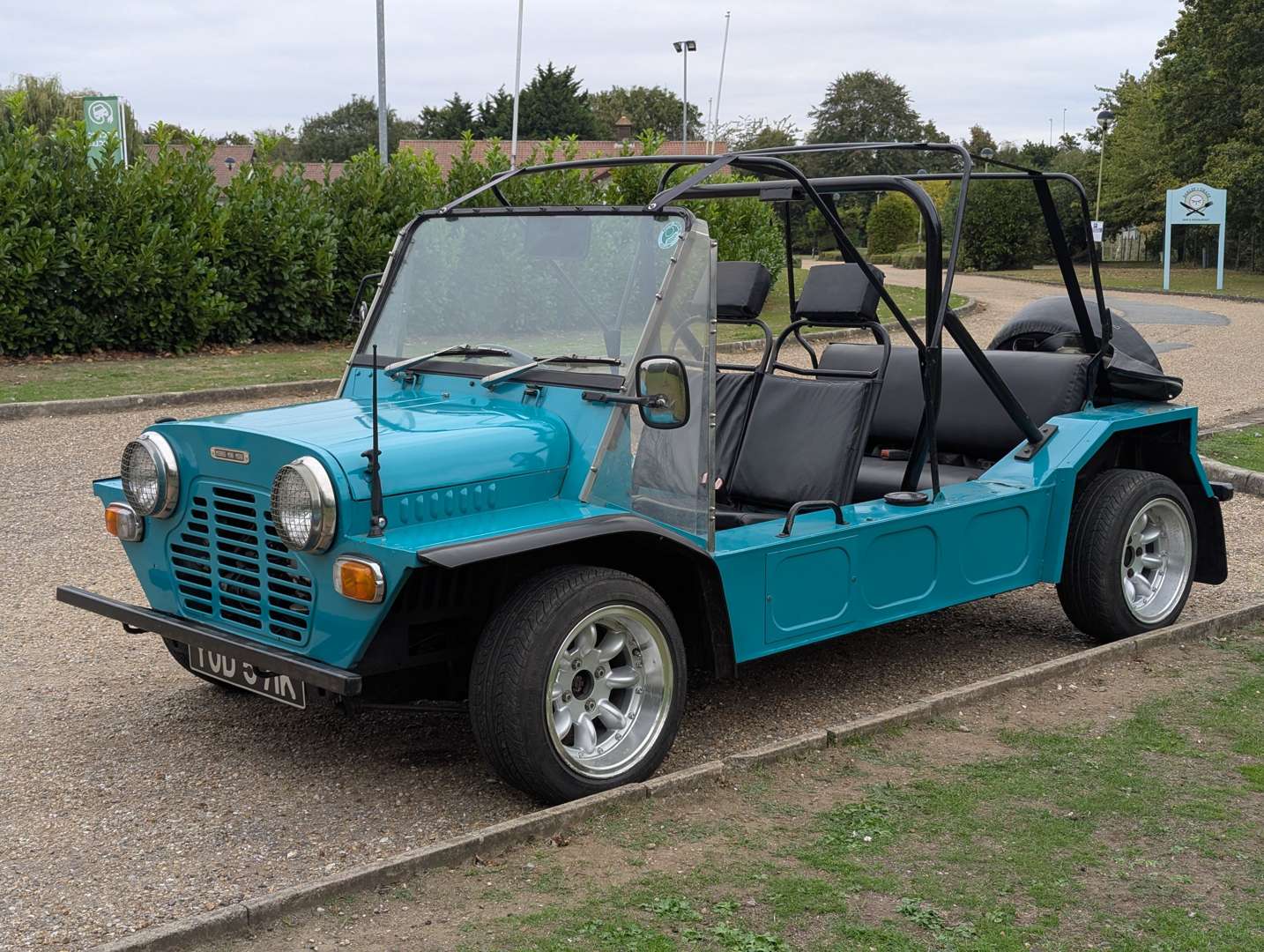<p>1972 MORRIS MINI MOKE</p>