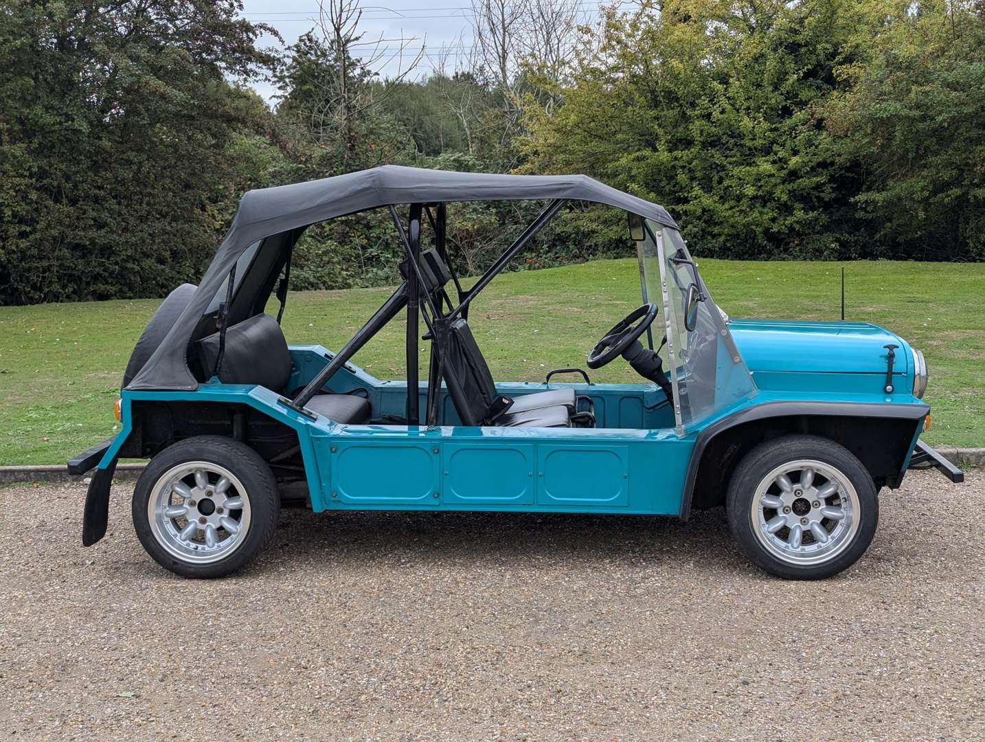 <p>1972 MORRIS MINI MOKE</p>