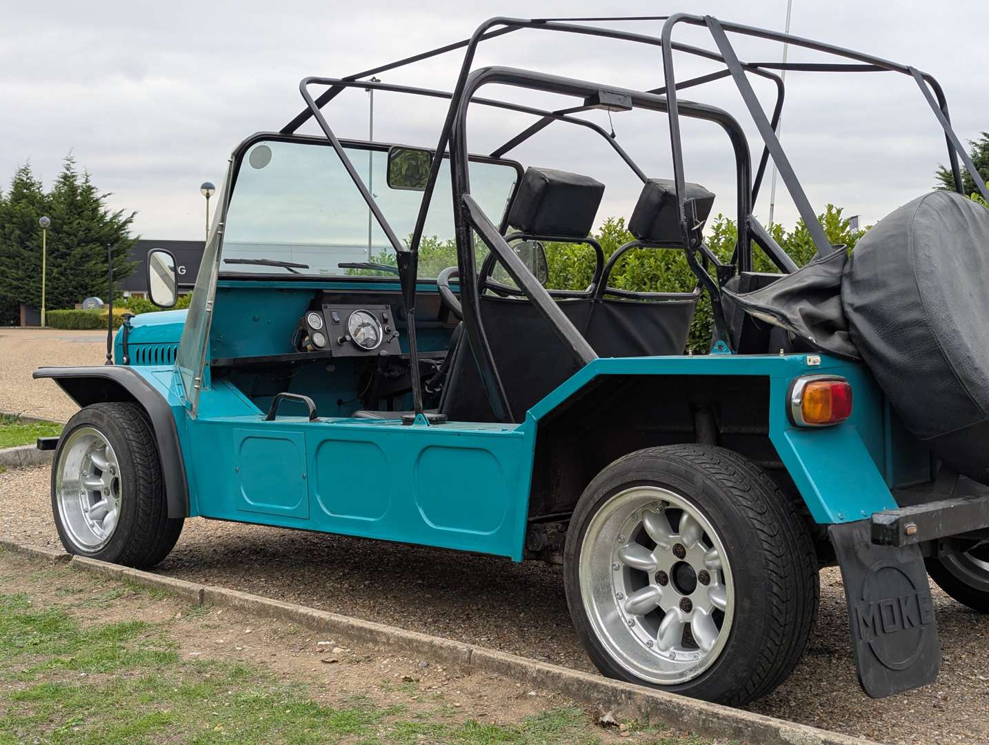 <p>1972 MORRIS MINI MOKE</p>