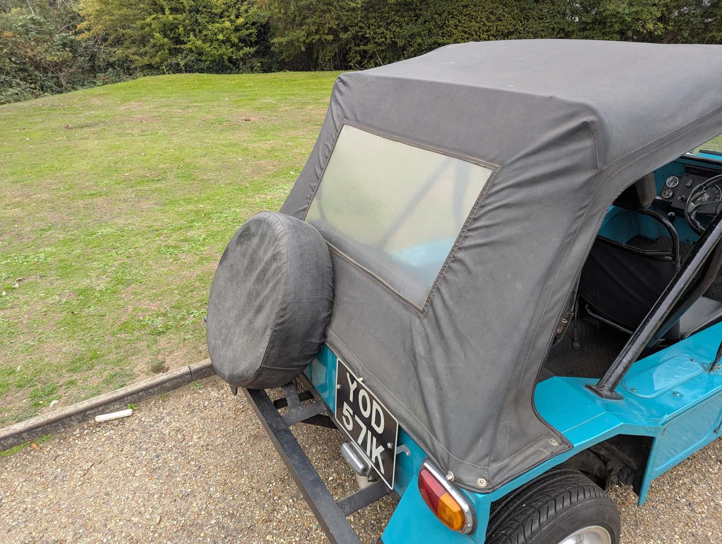 <p>1972 MORRIS MINI MOKE</p>