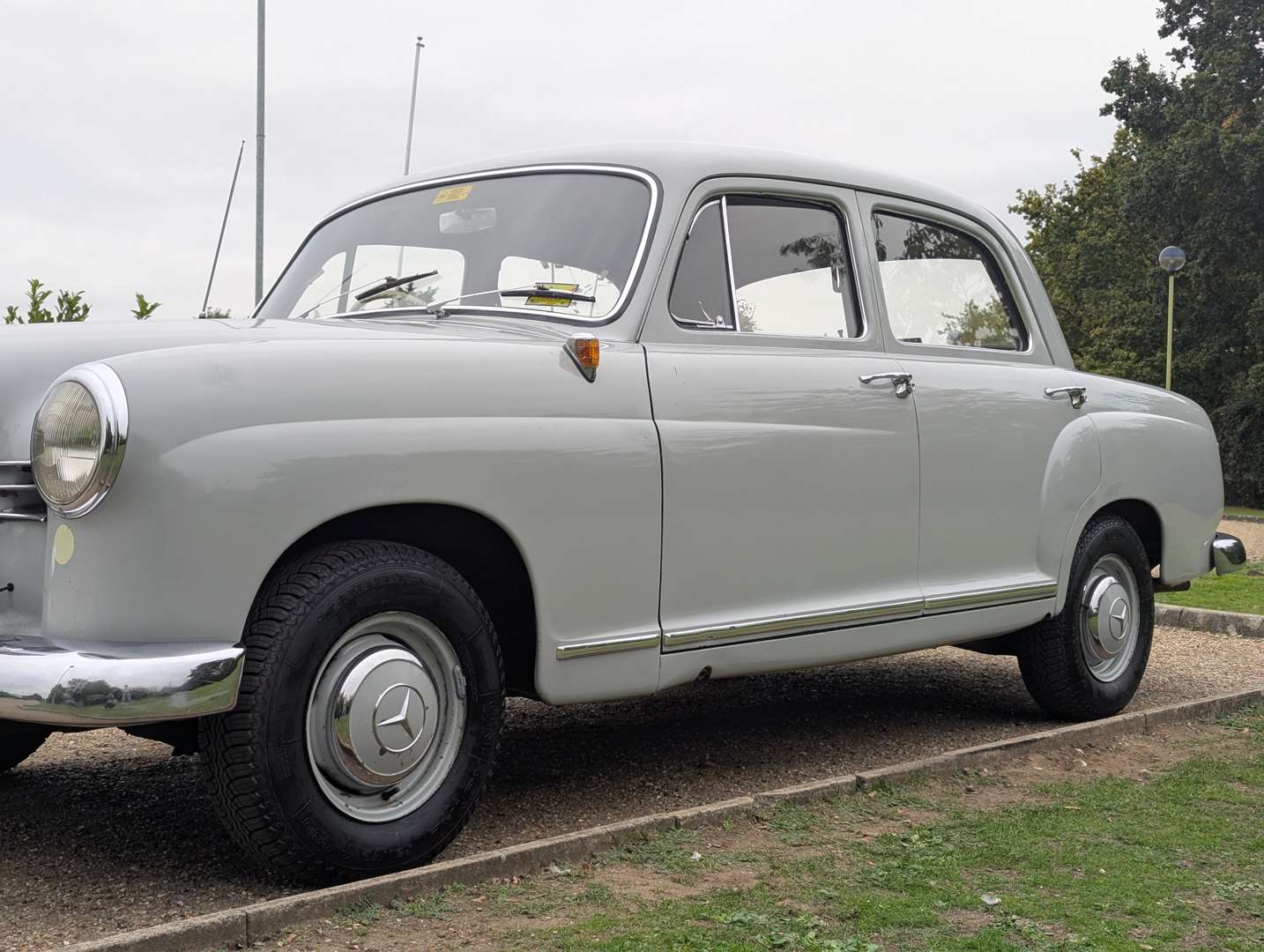 <p>1961 MERCEDES PONTON 180B</p>