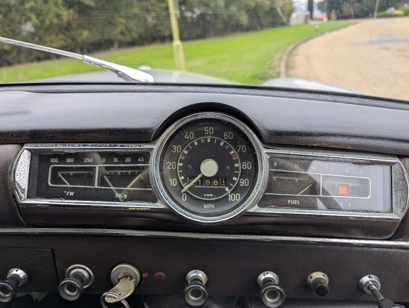 <p>1961 MERCEDES PONTON 180B</p>