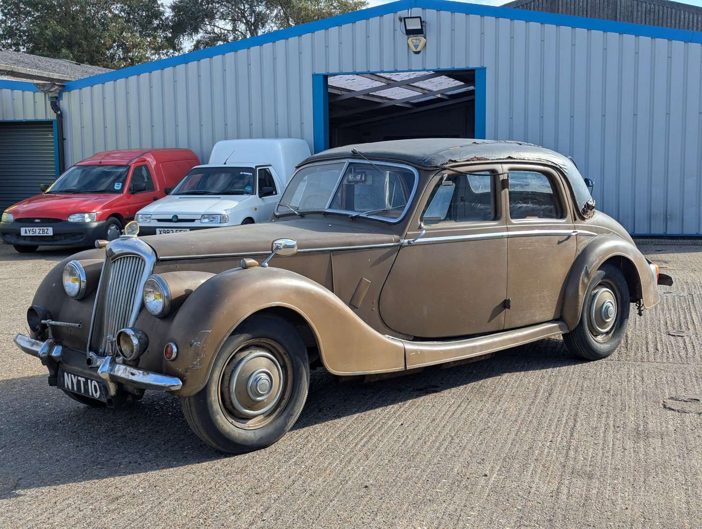 <p>1953 RILEY RMF 2.5 SALOON</p>
