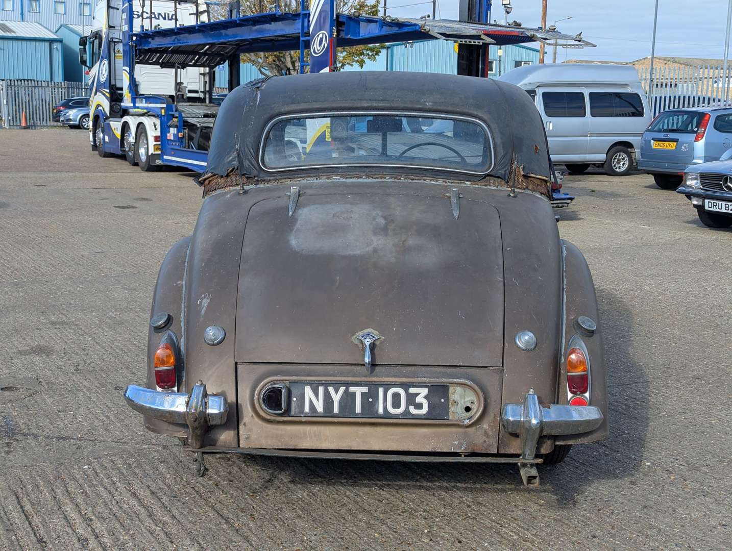 <p>1953 RILEY RMF 2.5 SALOON</p>