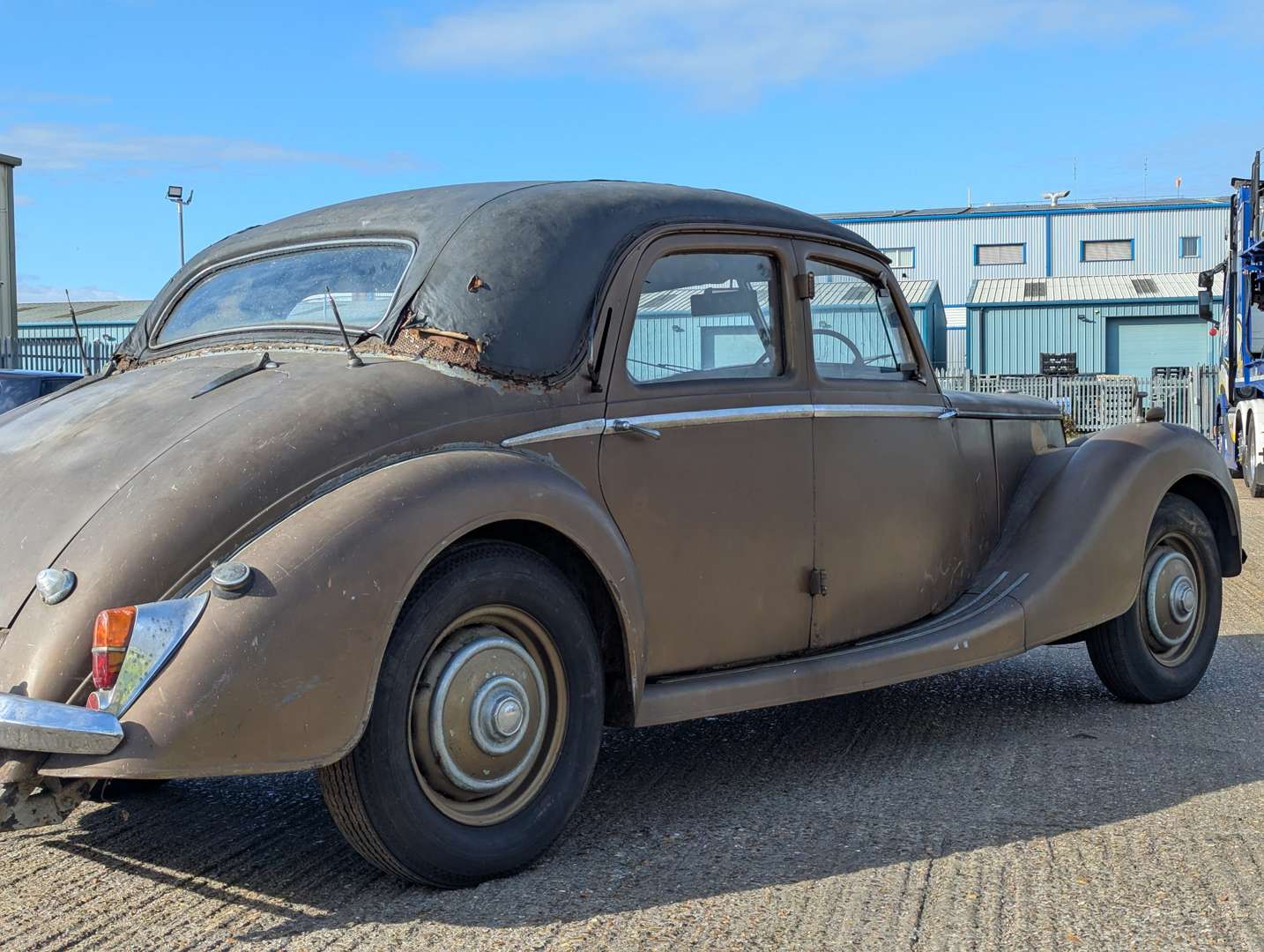 <p>1953 RILEY RMF 2.5 SALOON</p>