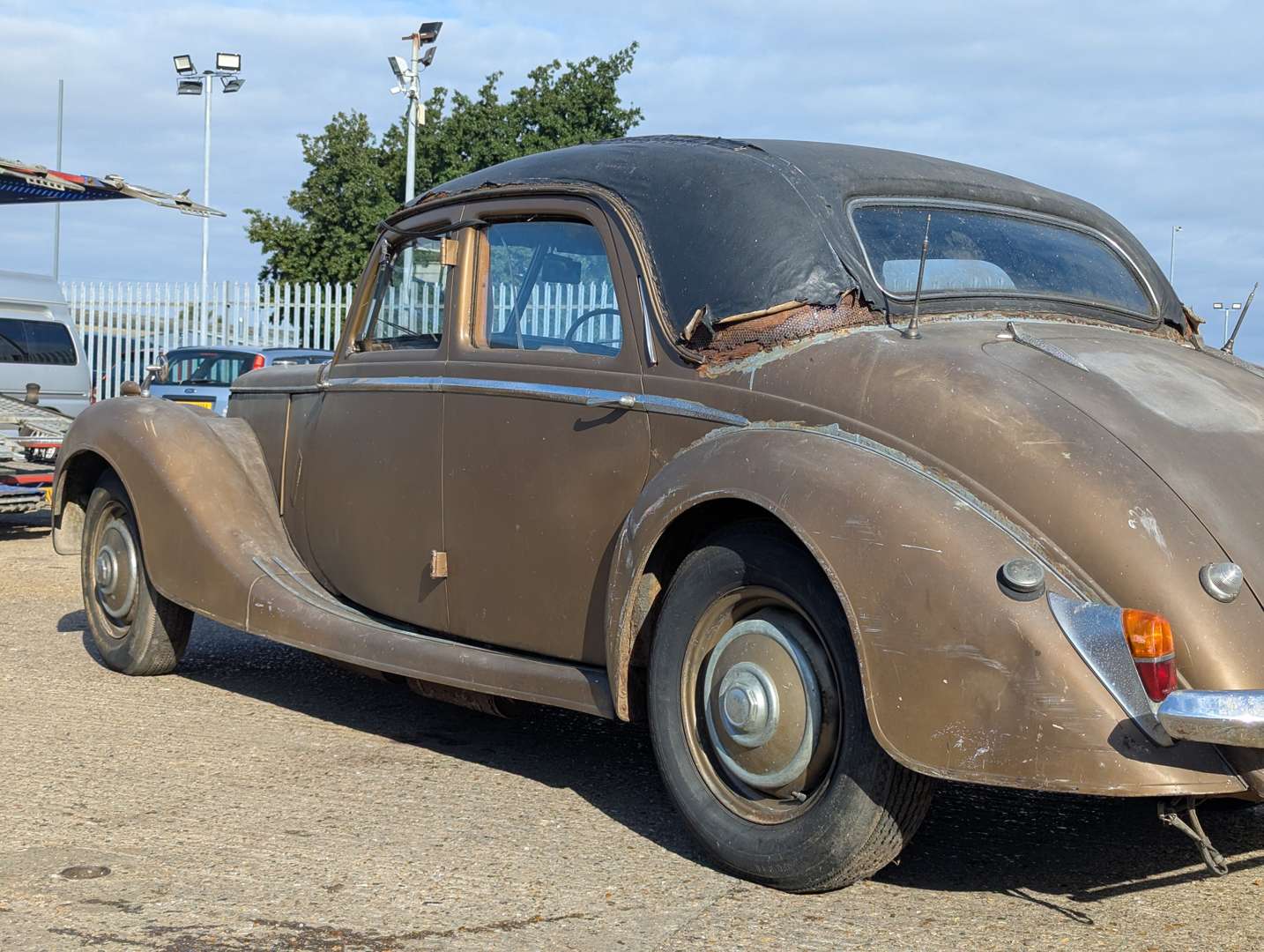 <p>1953 RILEY RMF 2.5 SALOON</p>
