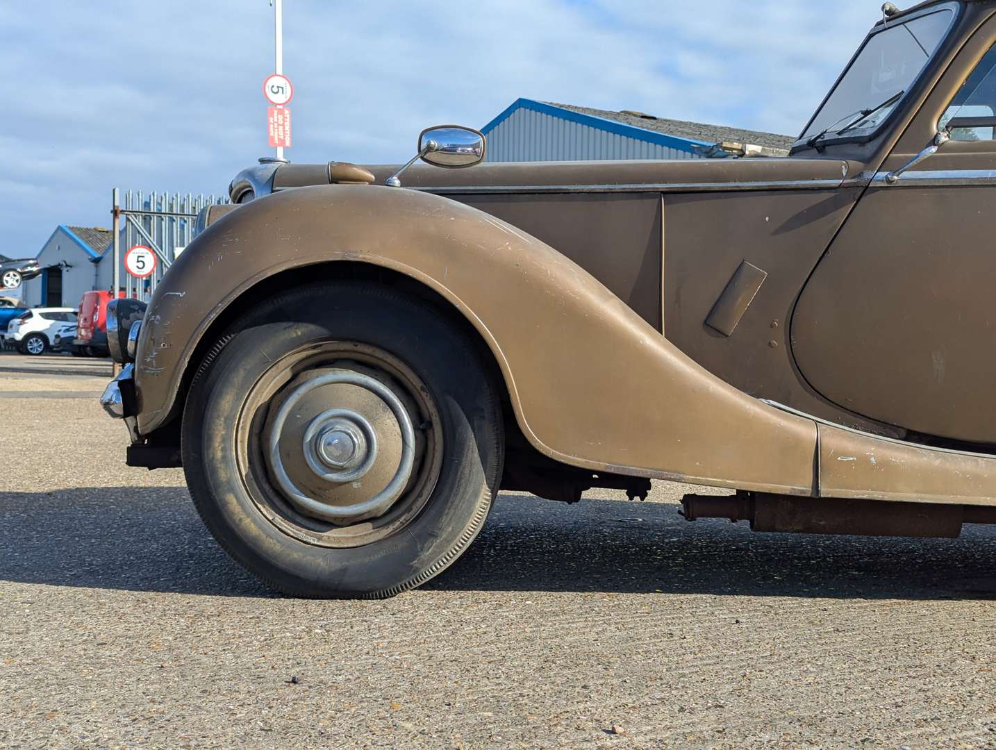 <p>1953 RILEY RMF 2.5 SALOON</p>