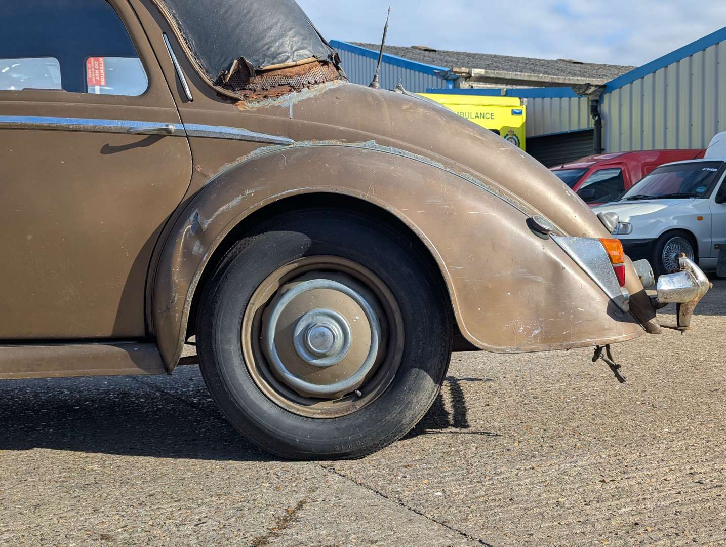 <p>1953 RILEY RMF 2.5 SALOON</p>