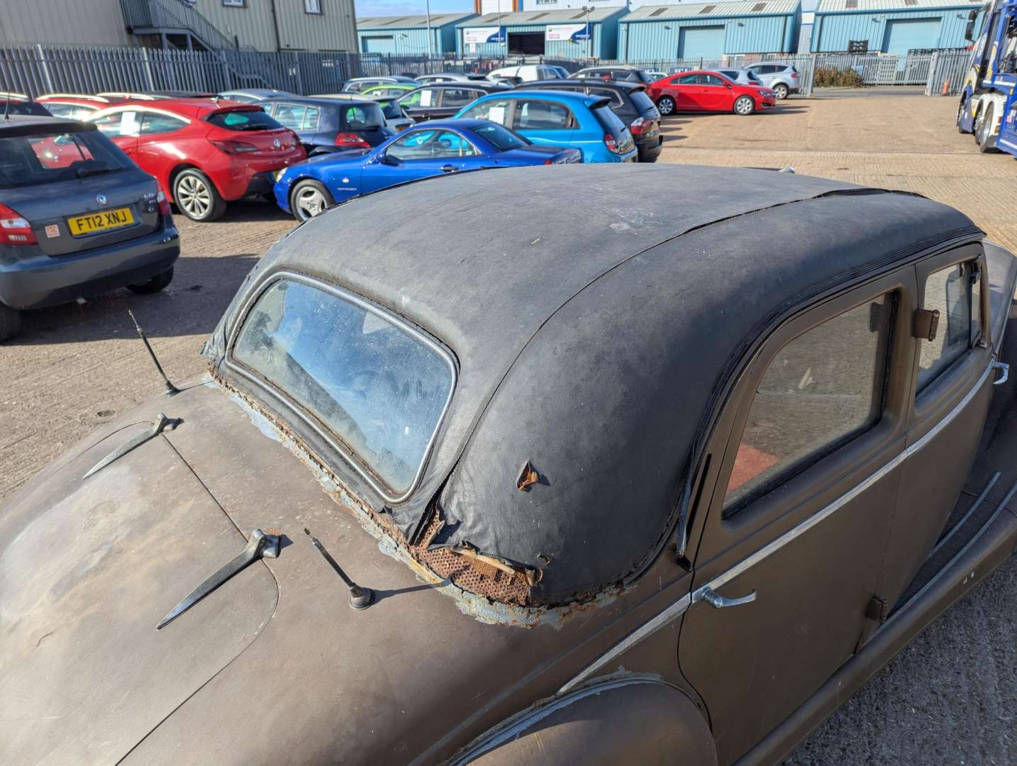 <p>1953 RILEY RMF 2.5 SALOON</p>