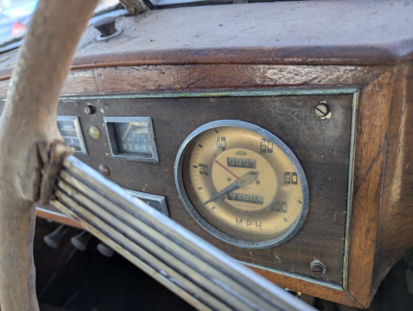 <p>1953 RILEY RMF 2.5 SALOON</p>