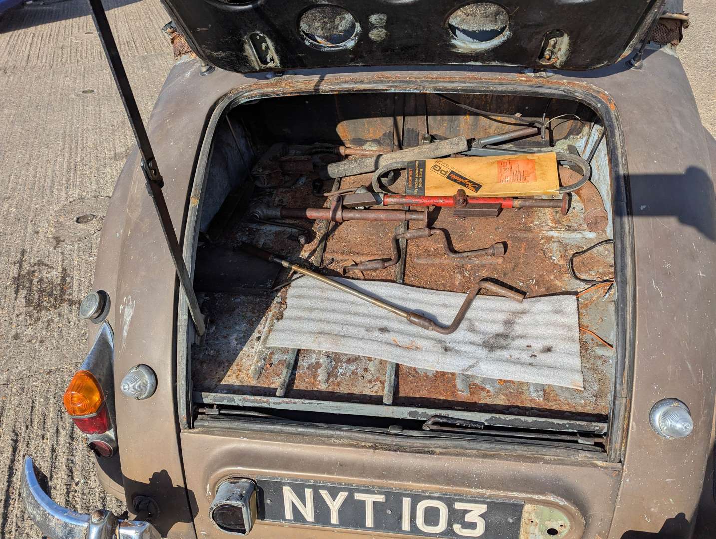 <p>1953 RILEY RMF 2.5 SALOON</p>