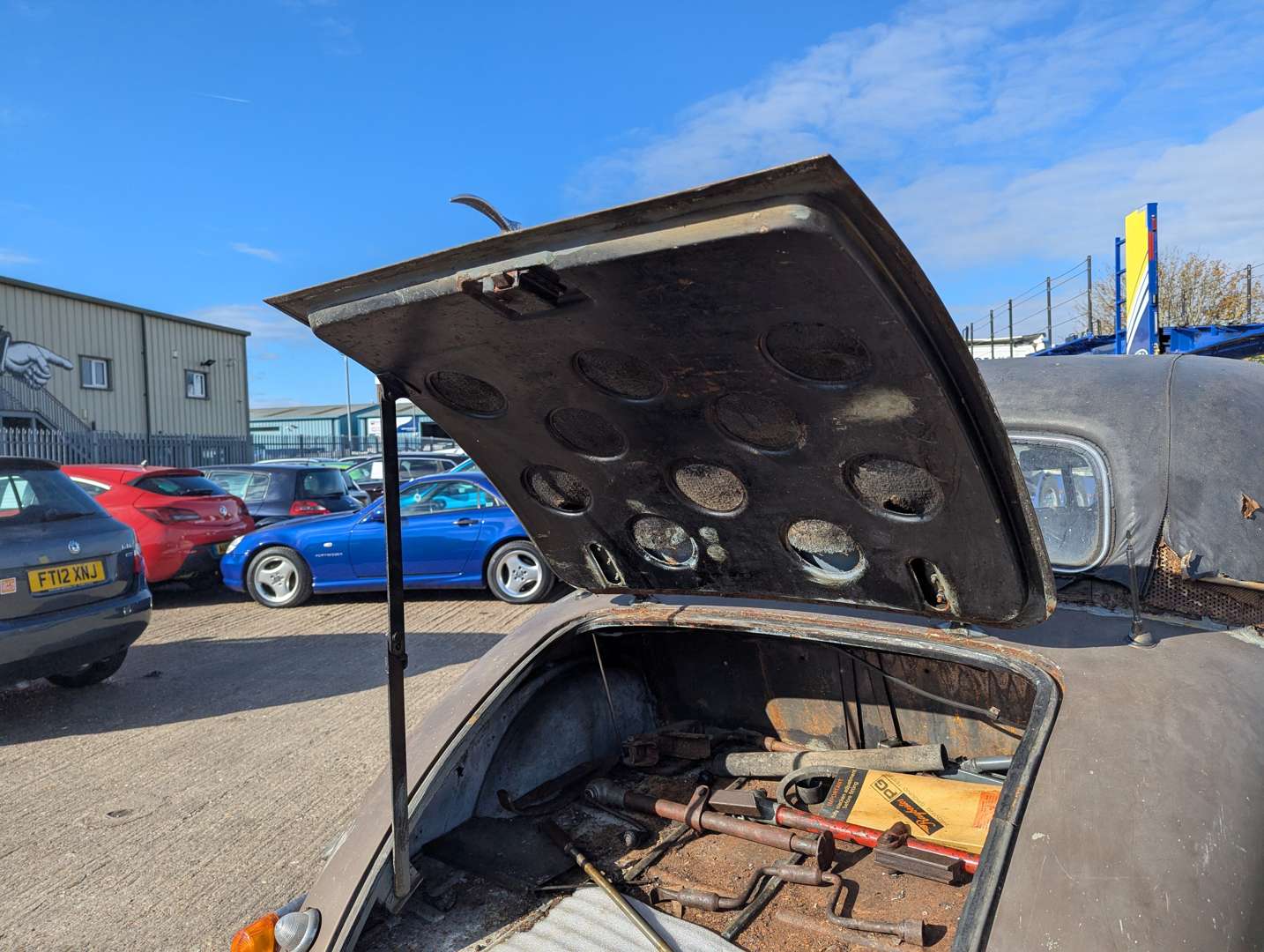 <p>1953 RILEY RMF 2.5 SALOON</p>