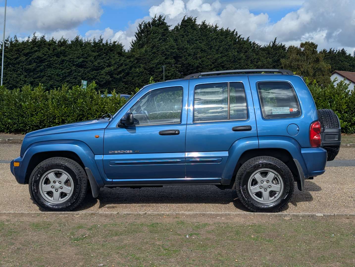 <p>2003 JEEP CHEROKEE 3.7 LIMITED AUTO</p>