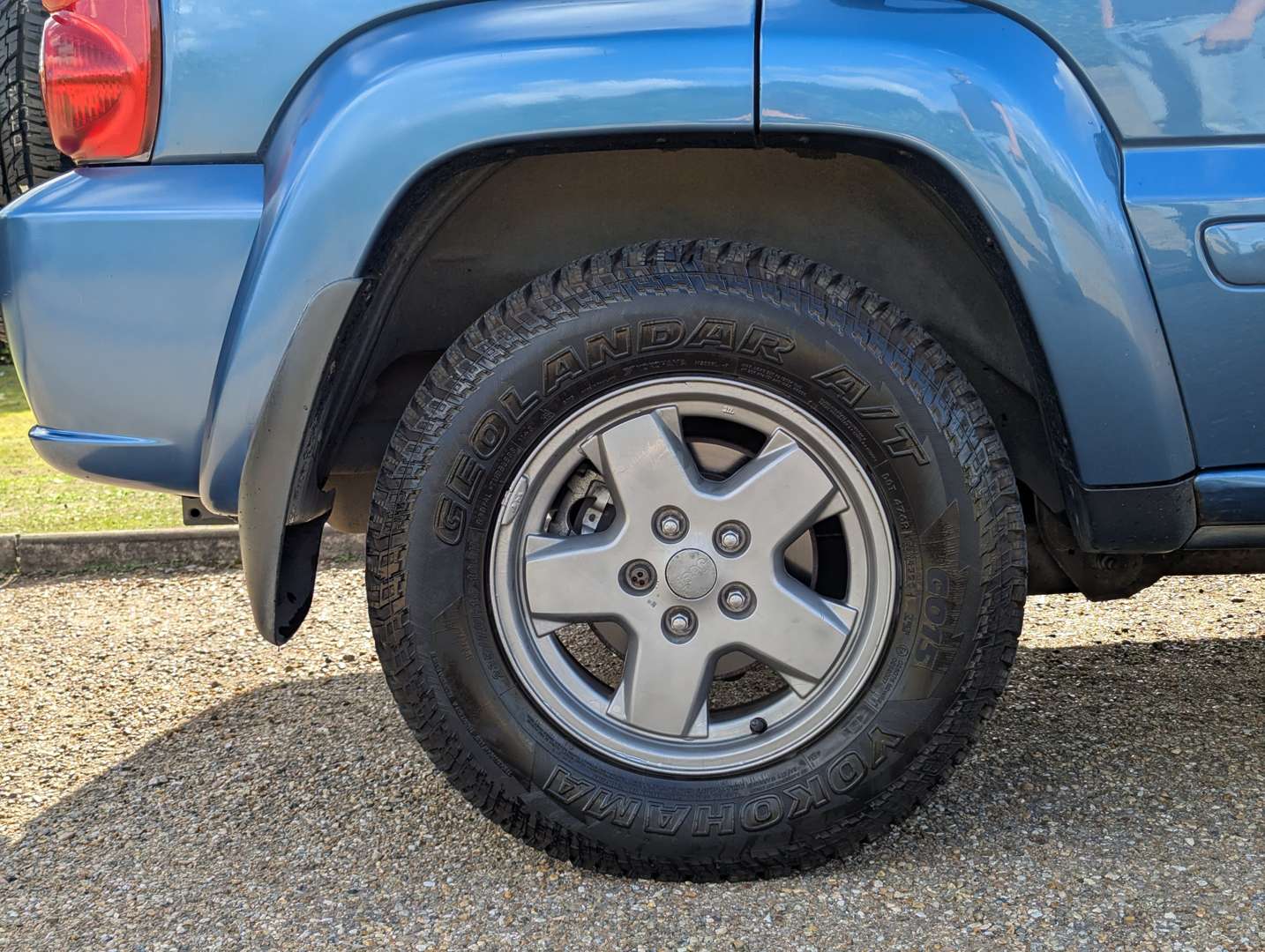 <p>2003 JEEP CHEROKEE 3.7 LIMITED AUTO</p>