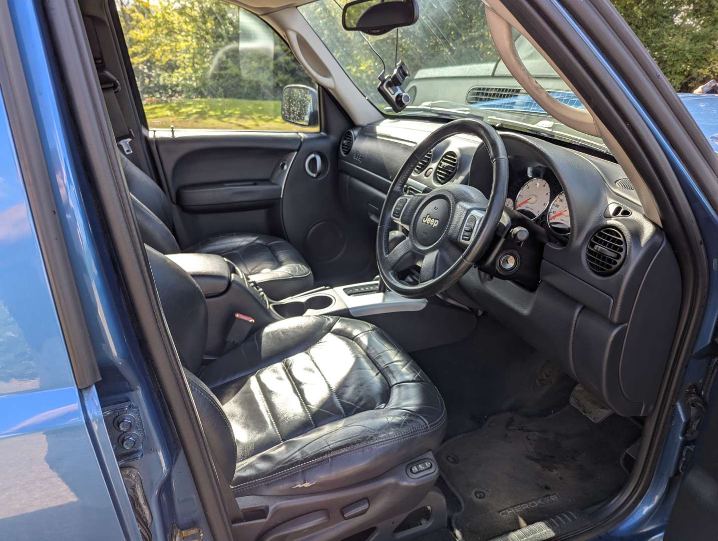 <p>2003 JEEP CHEROKEE 3.7 LIMITED AUTO</p>