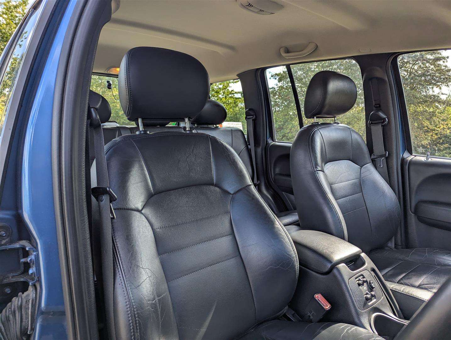 <p>2003 JEEP CHEROKEE 3.7 LIMITED AUTO</p>