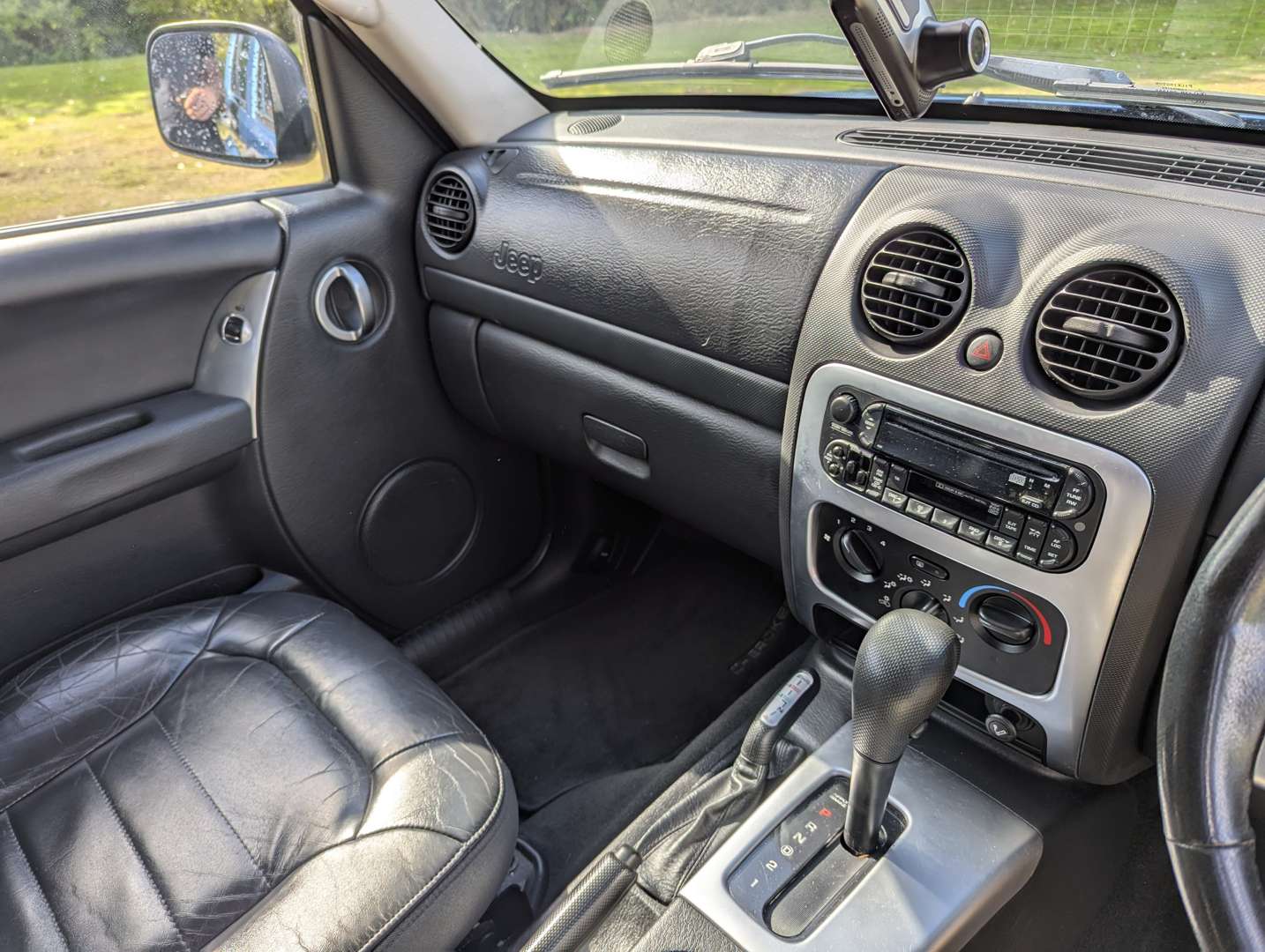 <p>2003 JEEP CHEROKEE 3.7 LIMITED AUTO</p>