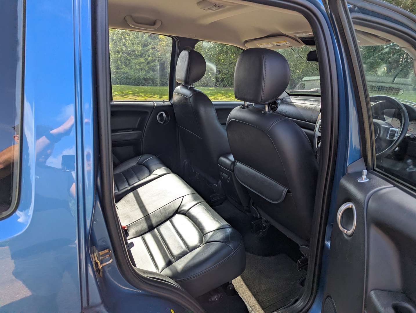 <p>2003 JEEP CHEROKEE 3.7 LIMITED AUTO</p>