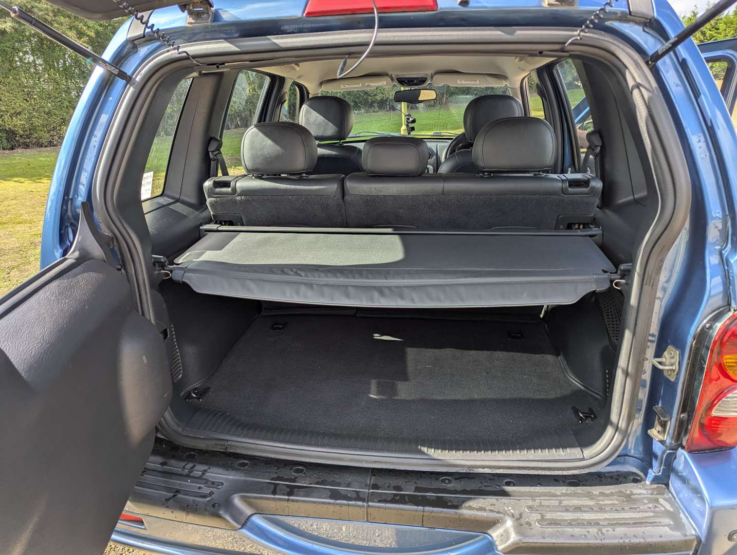 <p>2003 JEEP CHEROKEE 3.7 LIMITED AUTO</p>