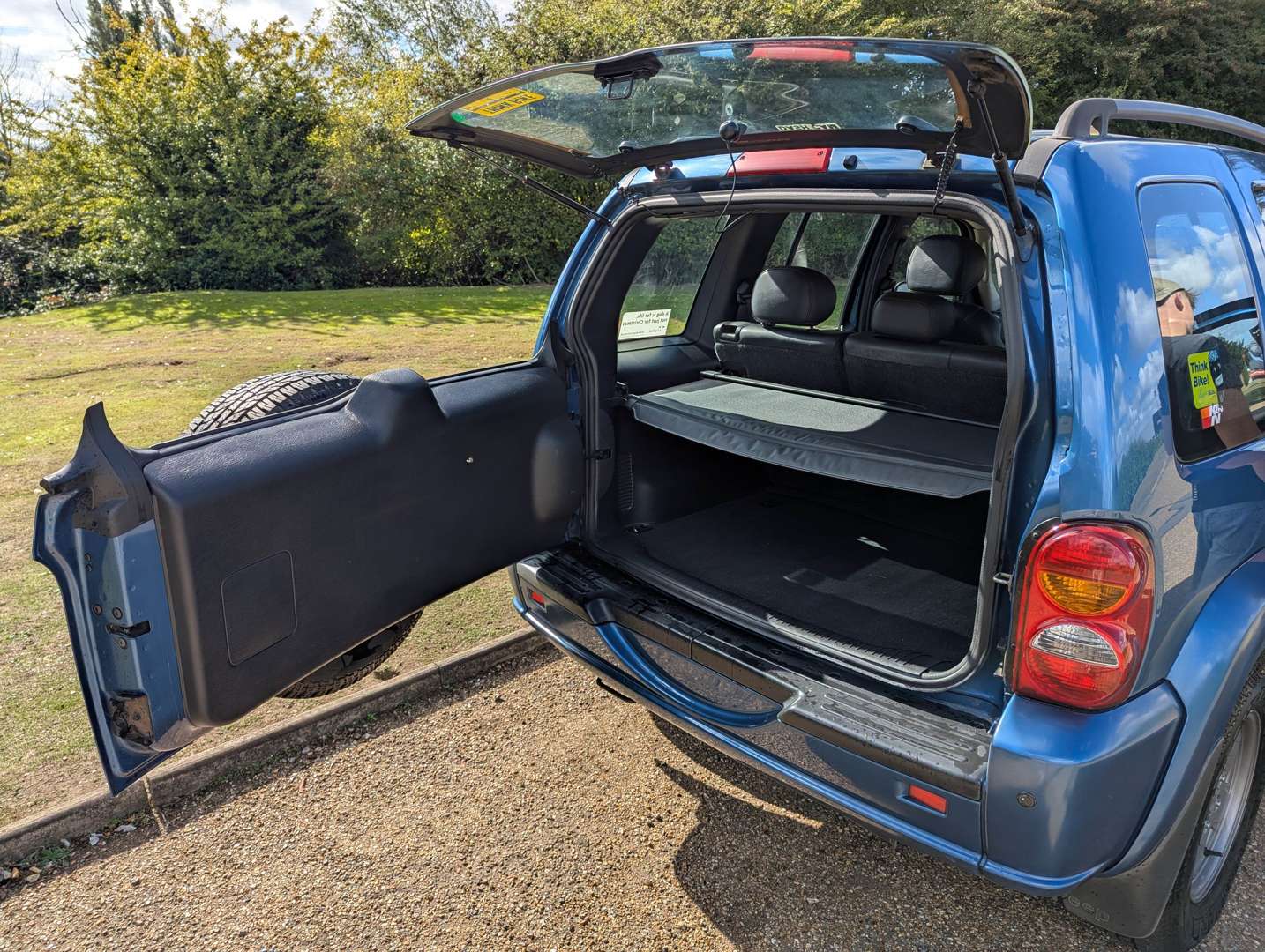 <p>2003 JEEP CHEROKEE 3.7 LIMITED AUTO</p>