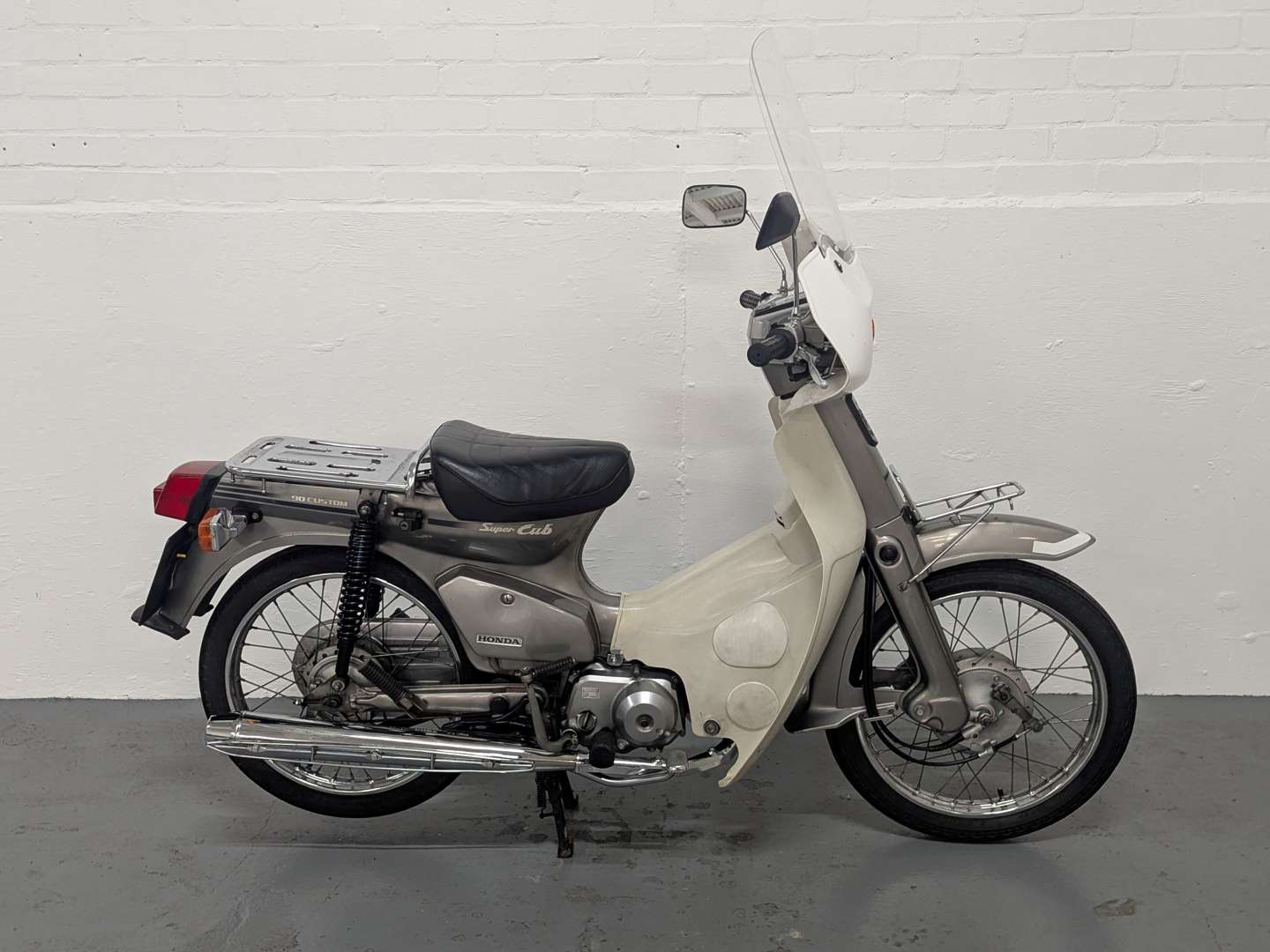<p>2002 HONDA CUB C90</p>