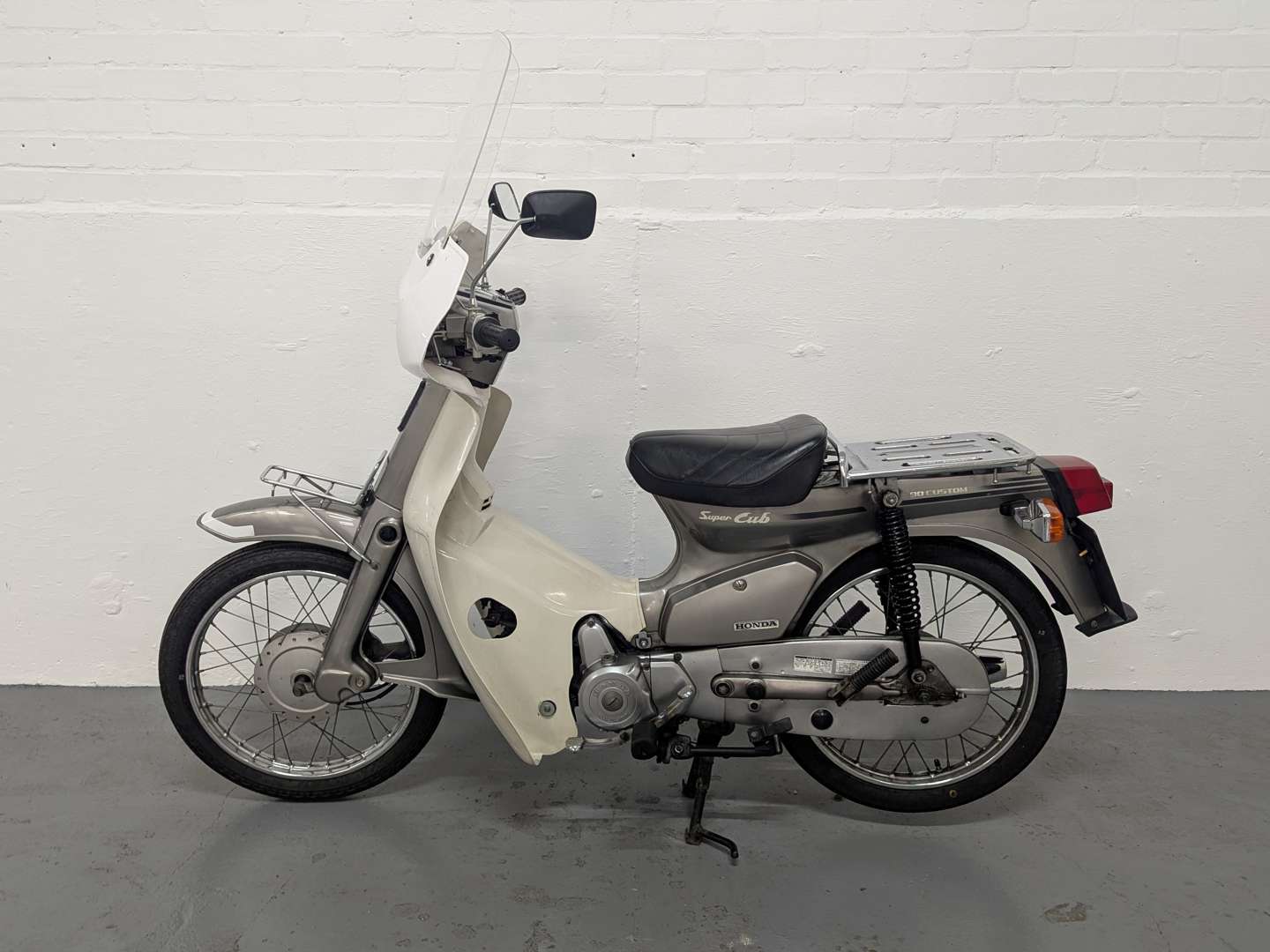 <p>2002 HONDA CUB C90</p>